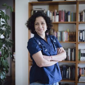 La escritora Pilar Quintana, en su casa en Cali tras ganar el Premio Alfaguara el 21 de enero de 2021 | IVAN VALENCIA